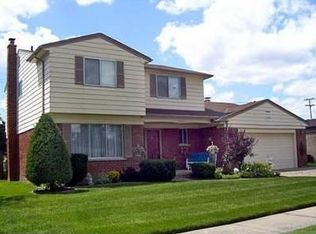 30303 Austin Dr, Warren, MI 48092