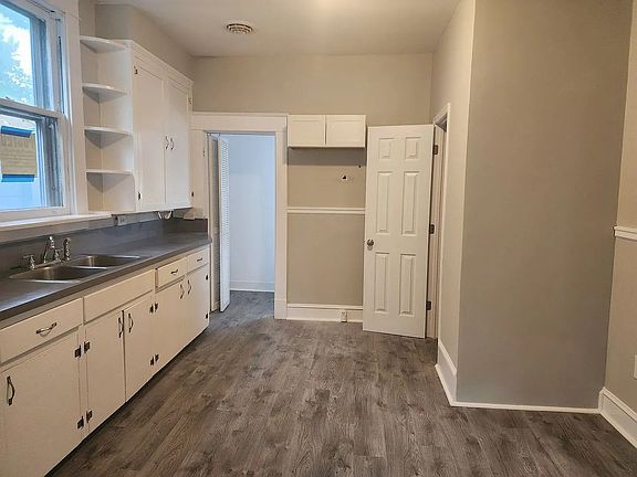 3rd image of 126 N Oak Ave