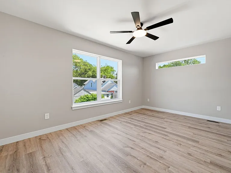 4728 Walworth Ave — Photo 19