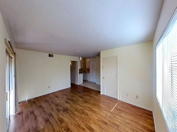 4th image of 24549-24555 Canada St