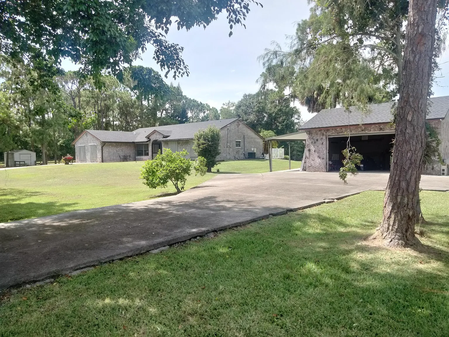 5 bed, 2.0 bath, 2323 sqft, $7,500 — Photo 1