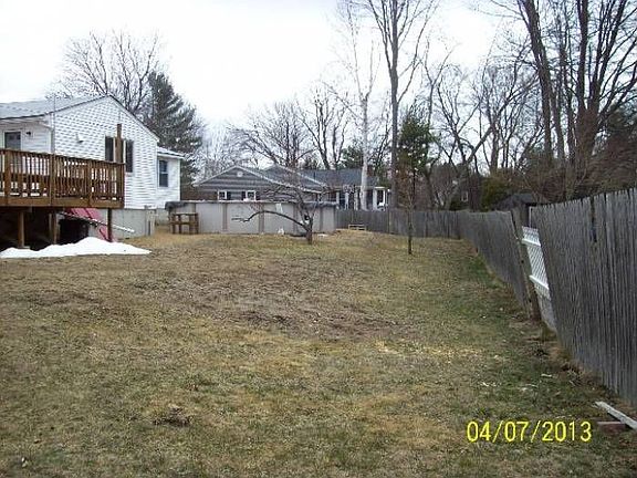 LARGE PRIVATE BACK YARD