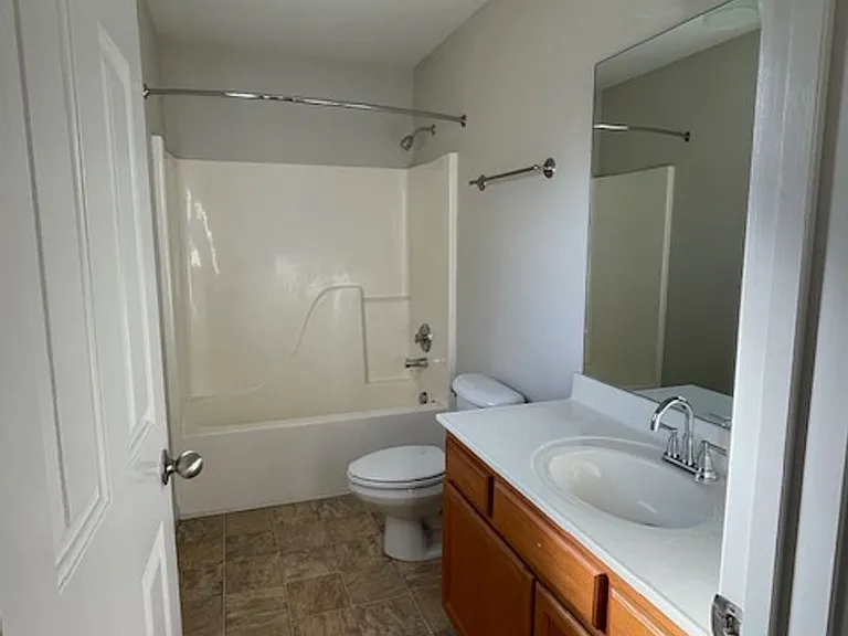 702 Patriot Ln — Photo 9