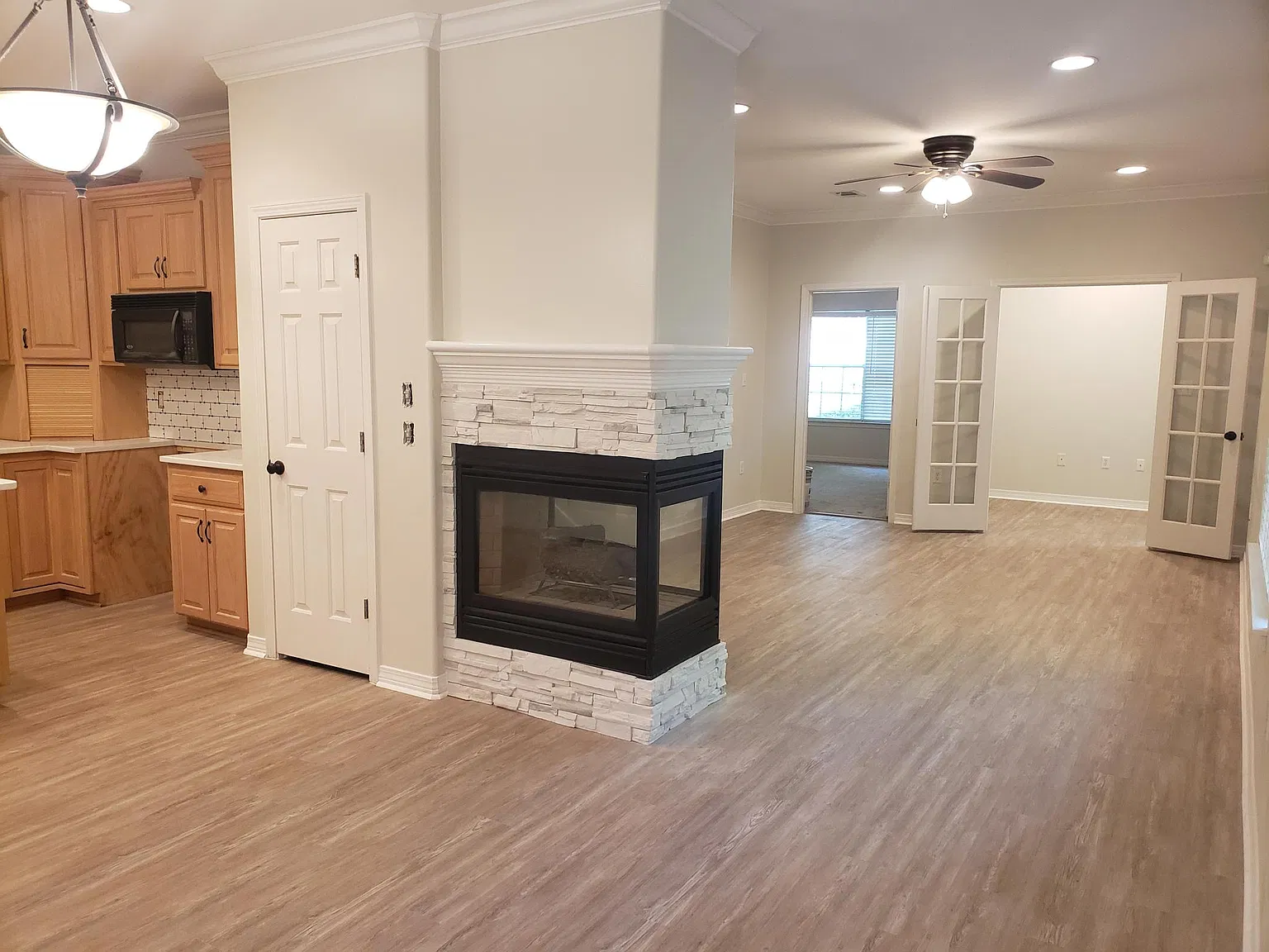 3 bed, 1722 sqft, $2,450 — Photo 2