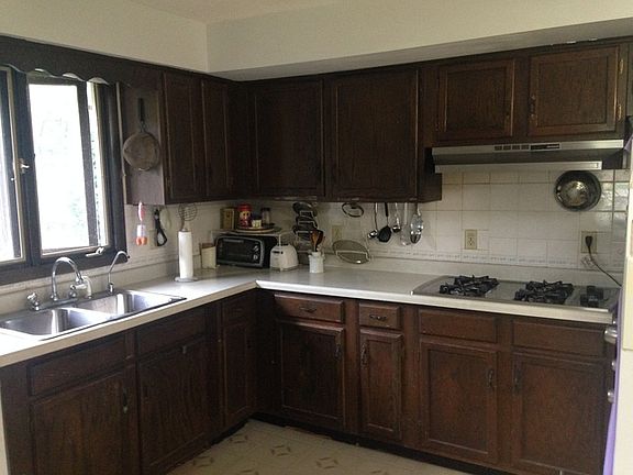 2nd image of 220 Windermere Way