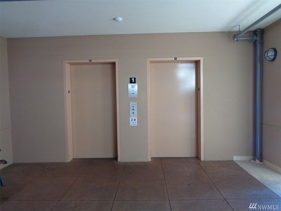 4th image of 320 32nd St #306