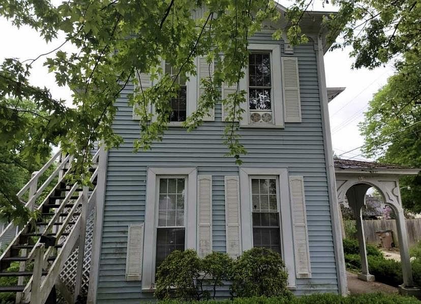2nd image of 118 Carl St