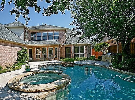 2nd image of 2407 Creekside Cir N