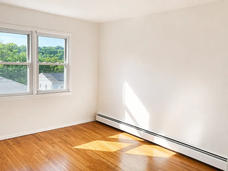 136 Bennett Ave #T — Photo 19