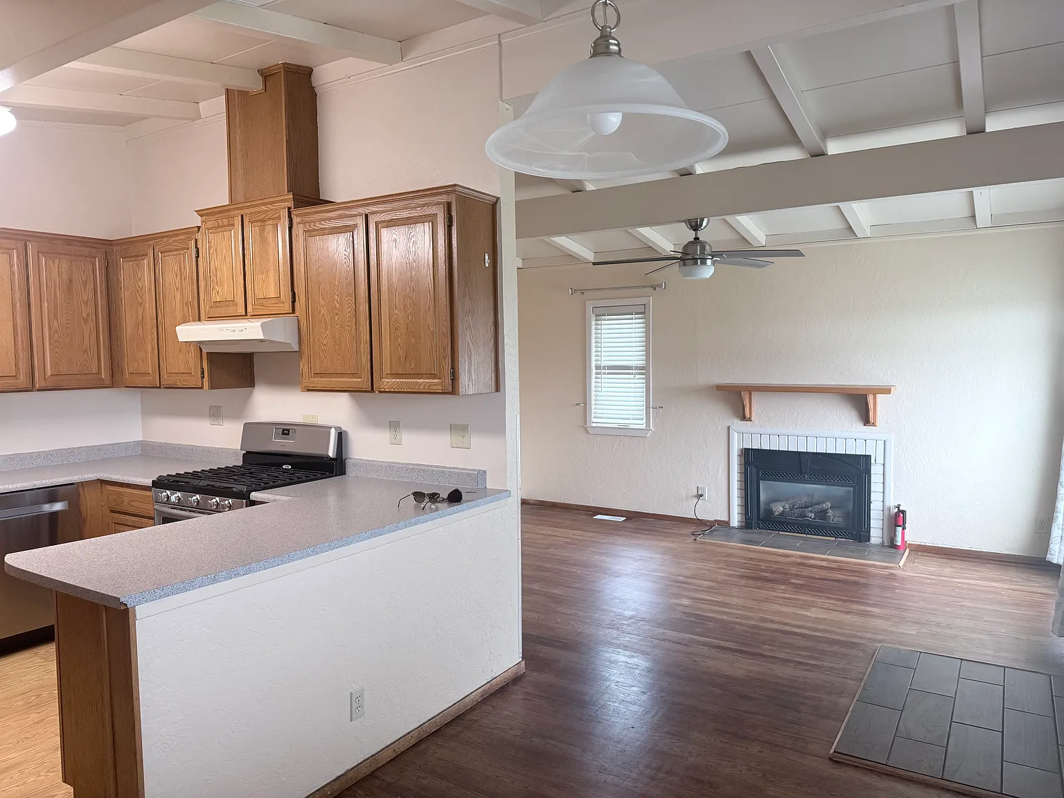 3 bed, 1428 sqft, $2,400 — Photo 3