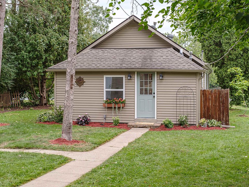 1st image of 9840 Queen Oaks Dr