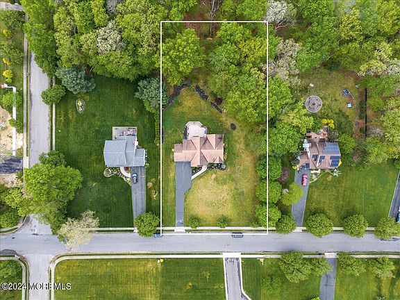 3rd image of 10 Huckleberry Lane