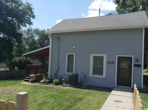 101 Paxton St, Sioux City, IA 51105