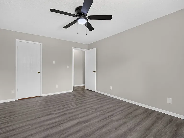 Willow Knolls Apartments — Photo 44