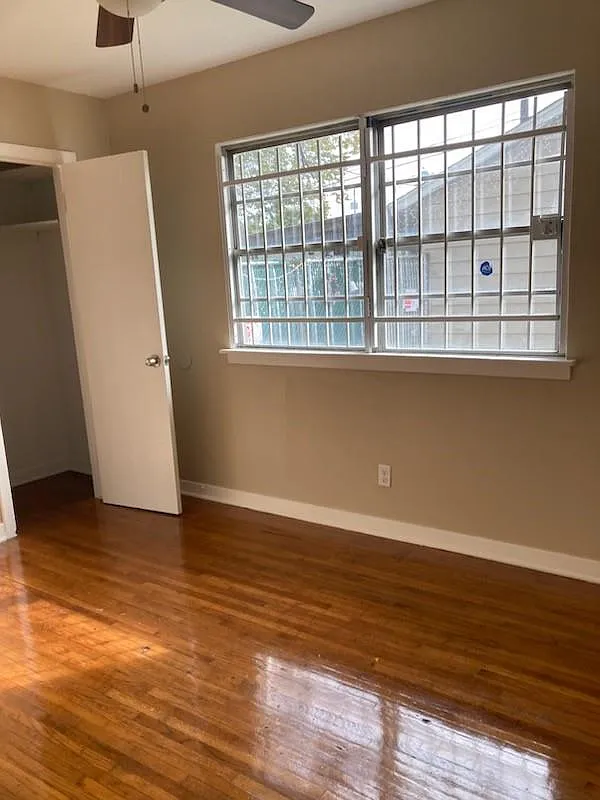 4 bed, 1.0 bath, 981 sqft, $1,450 — Photo 3