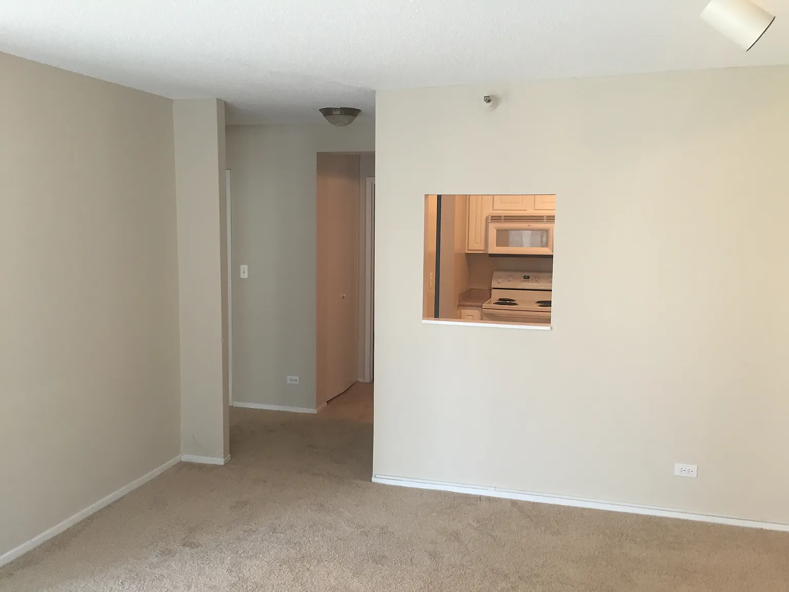 31st floor Convertible with Amazing Views and Balcony — Photo 4