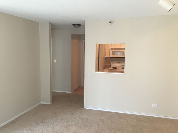4th image of 10 E Ontario St APT 3101