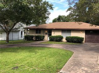 610 W 7th St, Taylor, TX 76574