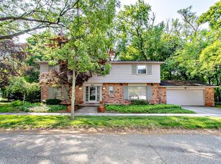 8019 Concord Rd, Huntington Woods, MI 48070