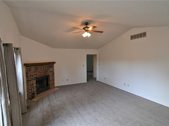 3rd image of 6476 Crystal Springs Dr