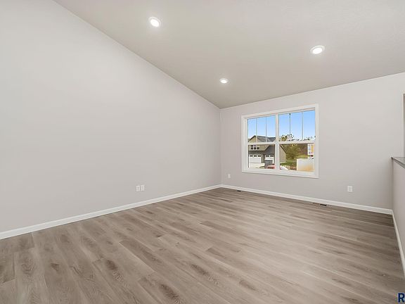 3rd image of 1019 Estate St