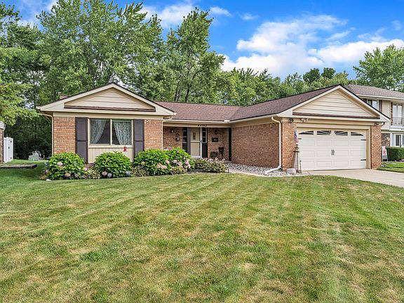 2nd image of 44182 Leeann Ln