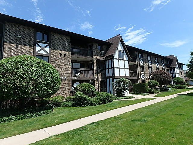 1st image of 5640 W 103rd St APT 203