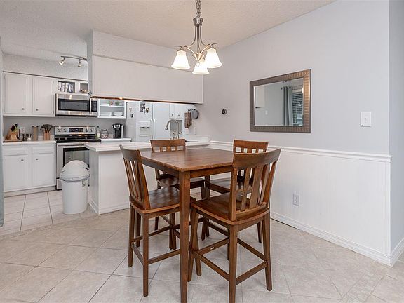 3rd image of 8027 Tippin Ave