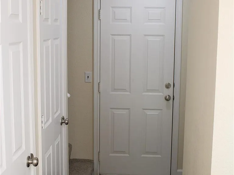 815 Woodside Creek Dr — Photo 2