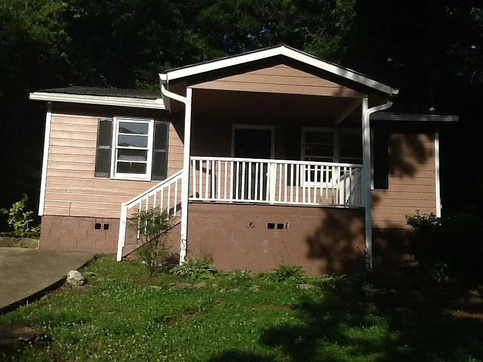 1108 Desoto Avenue NW — Photo 4