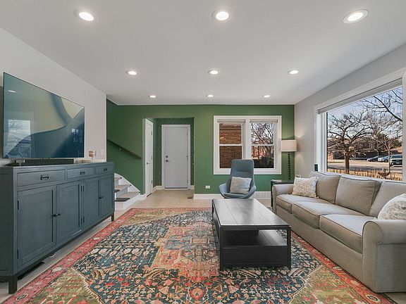 3rd image of 305 Desplaines Ave