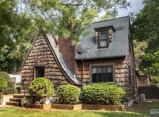 8 W Park Ave, Park Ridge, NJ 07656