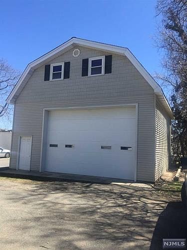 2nd image of 808 Main St