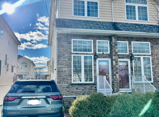 658 Seaview Ave, Staten Island, NY 10305