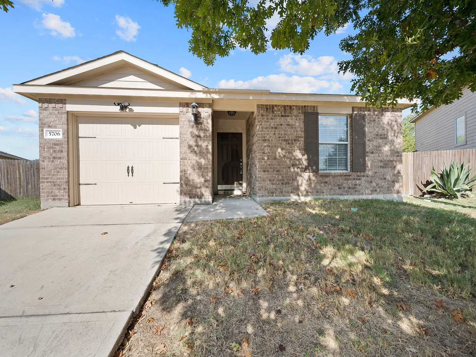 3 bed, 1270 sqft, $1,450 — Photo 2