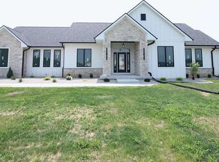 5143 N Brownwood Dr, Janesville, WI 53545