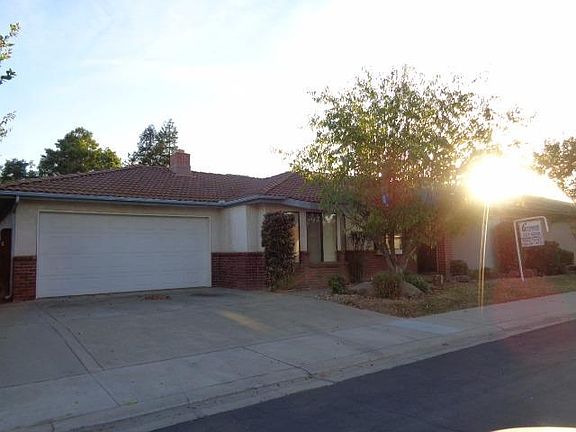 2nd image of 913 E Goshen Ave
