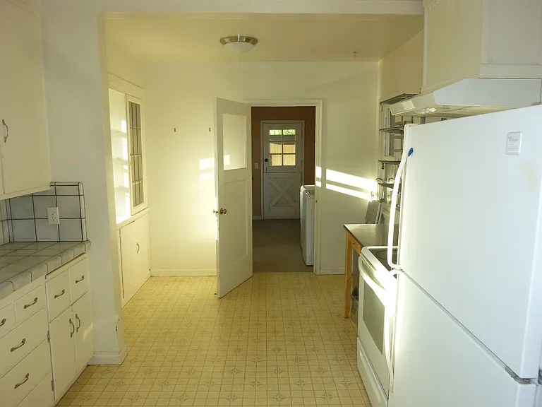Stanley Ave — Photo 12