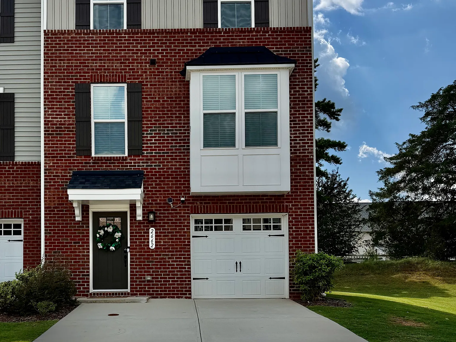 3 bed, 2.5 bath, 1925 sqft, $2,600 — Photo 1