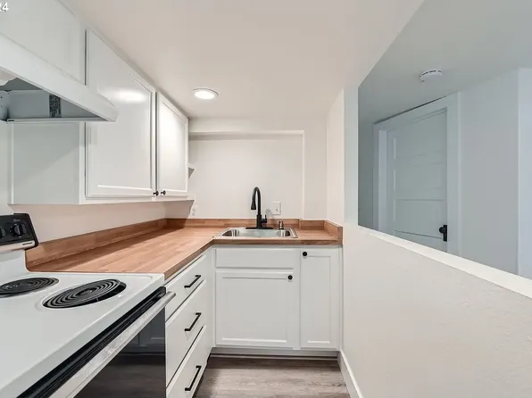 1112 Harrison St APT 1, Oregon City, OR 97045