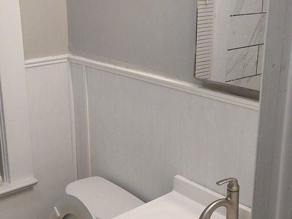 3rd image of 2021 Halstead Ave APT 1