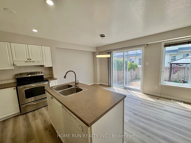 52 Collington St — Photo 15