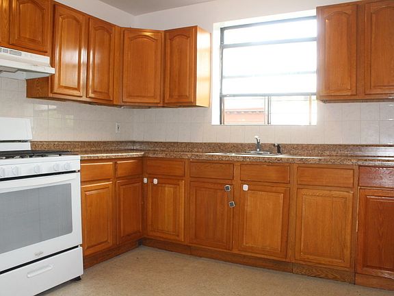 3rd image of 447 E 21st St #3