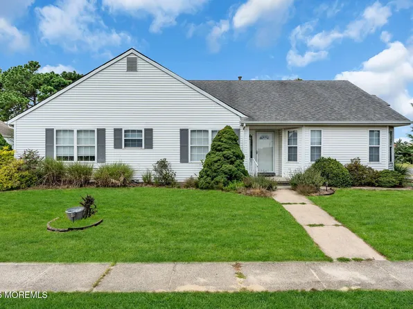 91 Portsmouth Drive, Toms River, NJ 08757