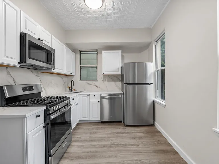 292 Claremont Ave #2 — Photo 2