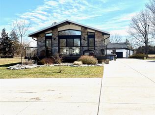 747 Broadway St, Plympton Wyoming, ON N0N 1T0