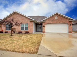 1817 E Prairie Winds Cir, Urbana, IL 61802