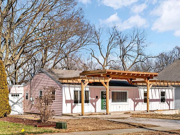 4th image of 1345 E Walnut Street