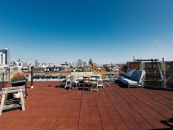 4th image of 292 Bedford Ave #20