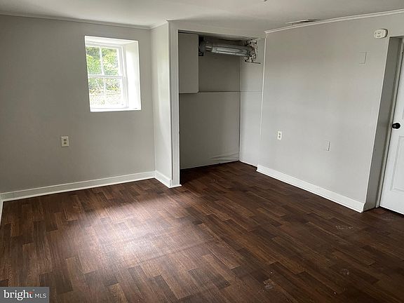 3rd image of 215 Chapel Ave